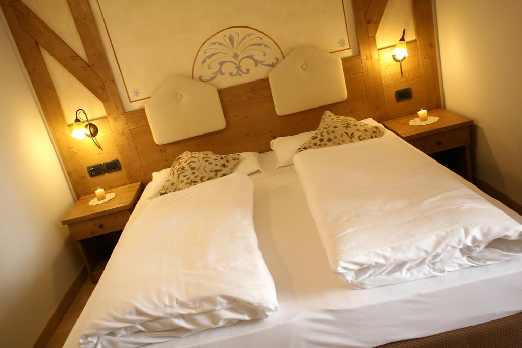 Hotel Shandranj Tesero Exteriör bild